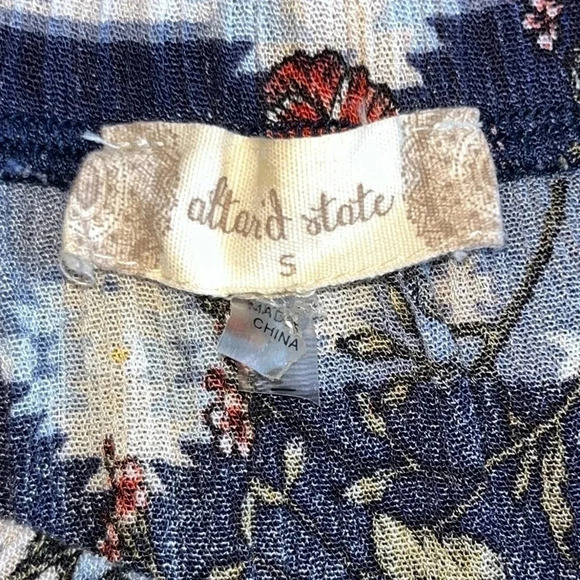 altar’d state | Floral Long Sleeve Crop Top - Picture 3 of 5